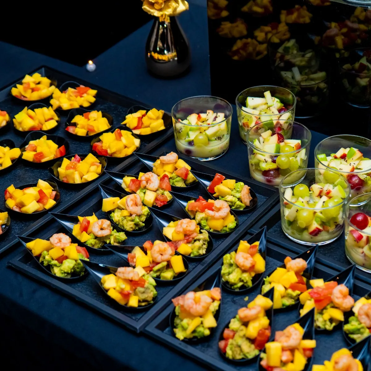 Bouchées mango-crevettes & verrines de fruits — Prestige Unions traiteur Lyon