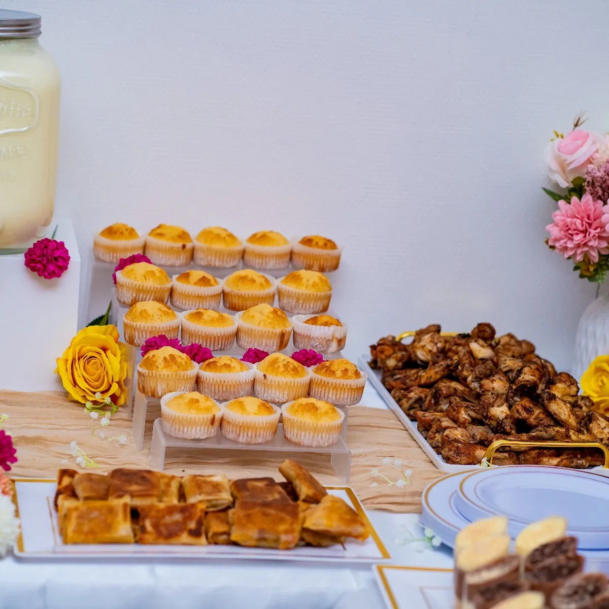 Buffet complet — muffins, poulet & samoussas — Prestige Unions traiteur Lyon