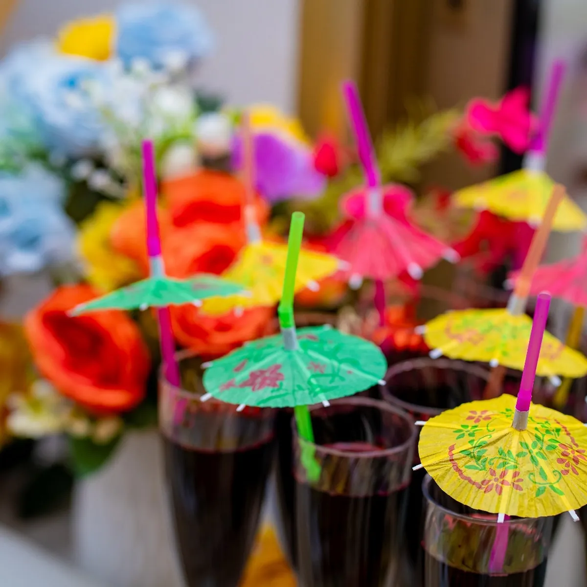 Cocktails IsiDrink avec ombrelles — Prestige Unions traiteur Lyon