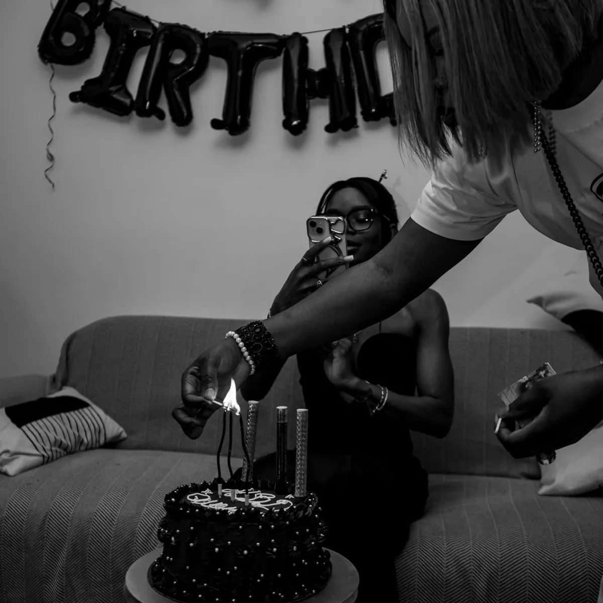 Gâteau d'anniversaire sur mesure — thème noir — Prestige Unions traiteur Lyon